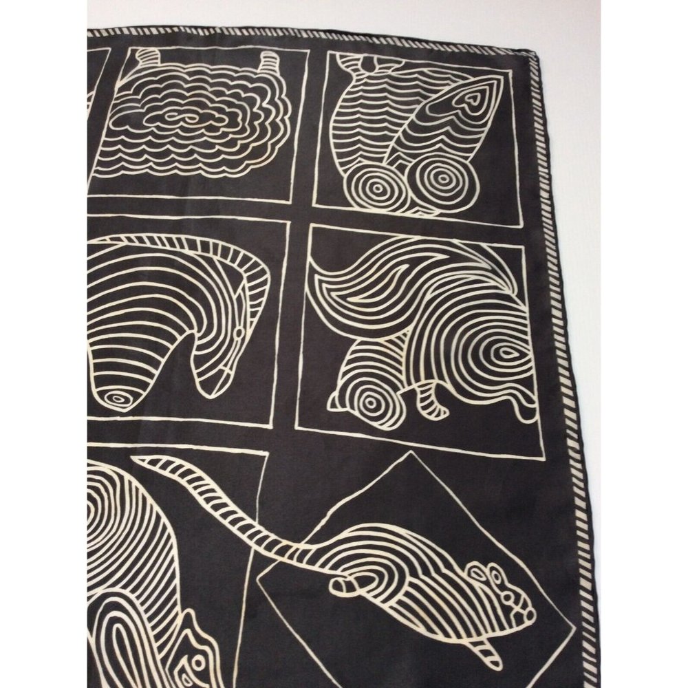 DANIEL HECHTER PARIS Gray Animals Print Silk Scarf 20"/20,5" EX COND - Picture 8 of 10